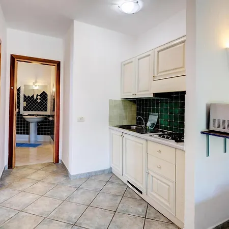Apartment Village *
